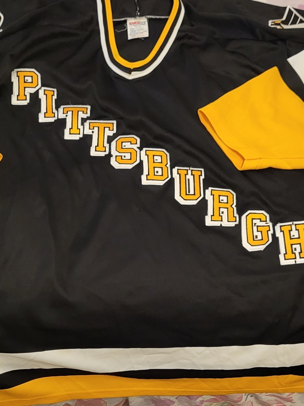 CCM Mens Vintage Black and Yellow Pittsburgh Hockey Jersey